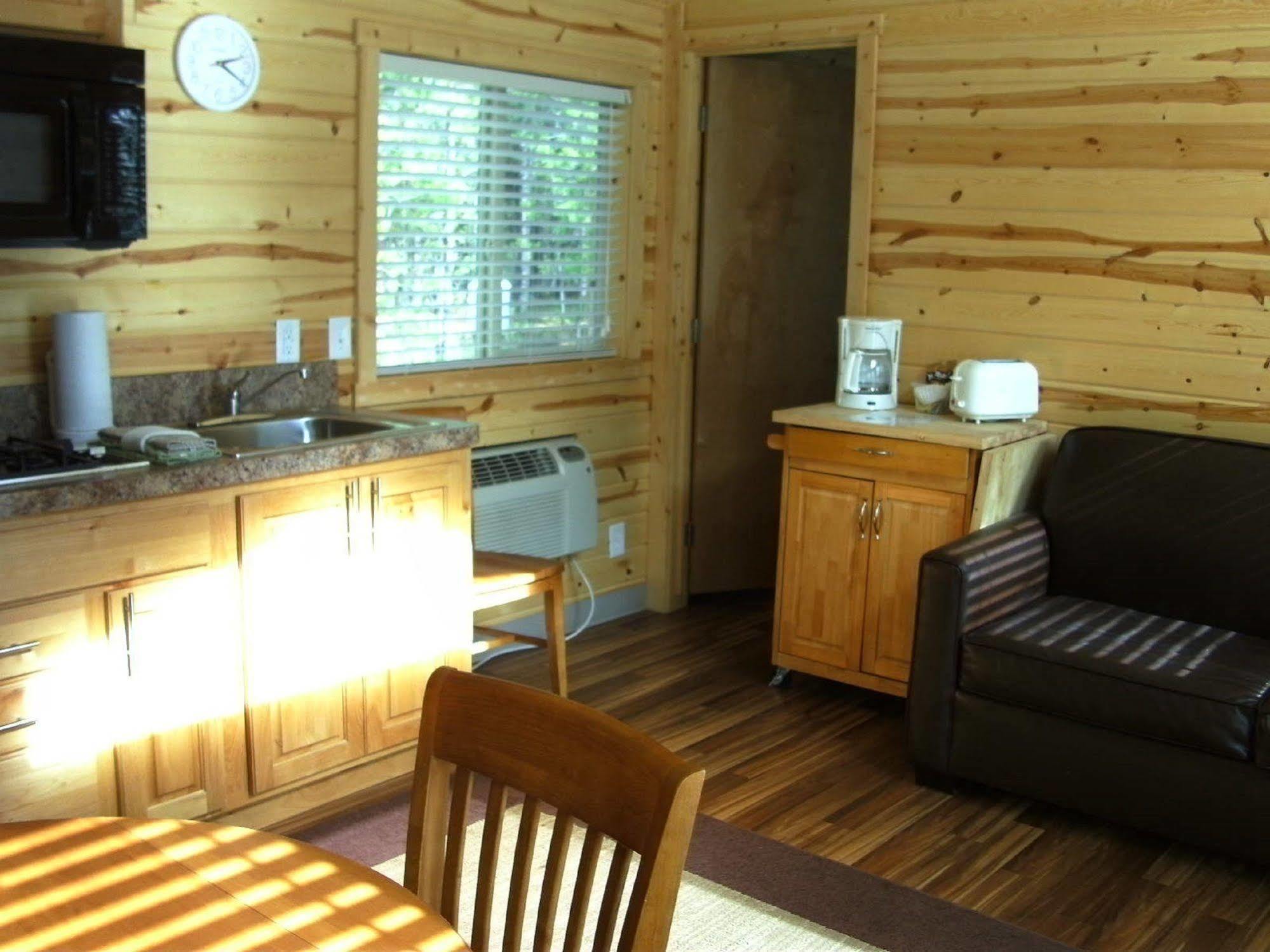 Bend-Sunriver Rv Campground Three Rivers Exterior photo